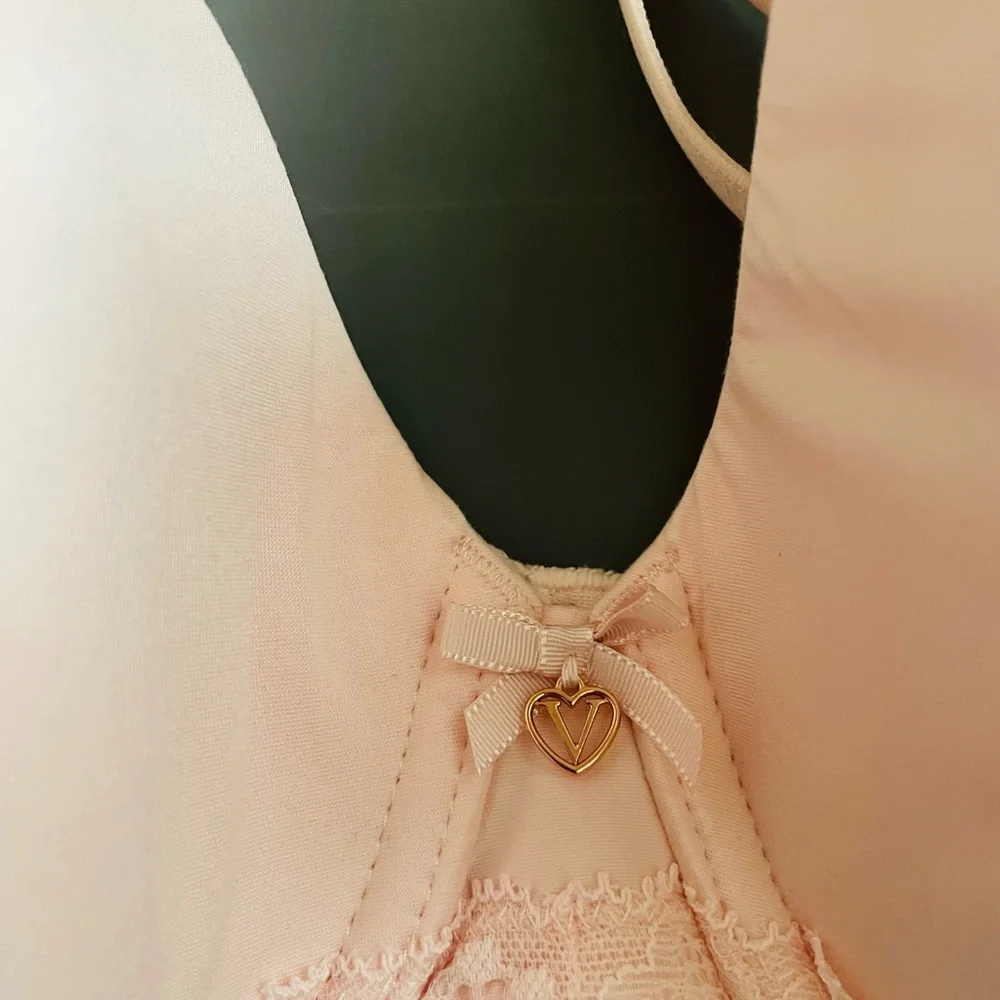 Victoria's Secret Pink Full Coverage Bra - Picture 2 of 5